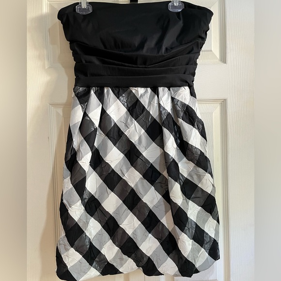 Le Château Black/White Pleated Checkered dress in Size Large - Picture 1 of 4